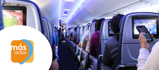 Disfruta de tus viajes en avión empleando audífonos